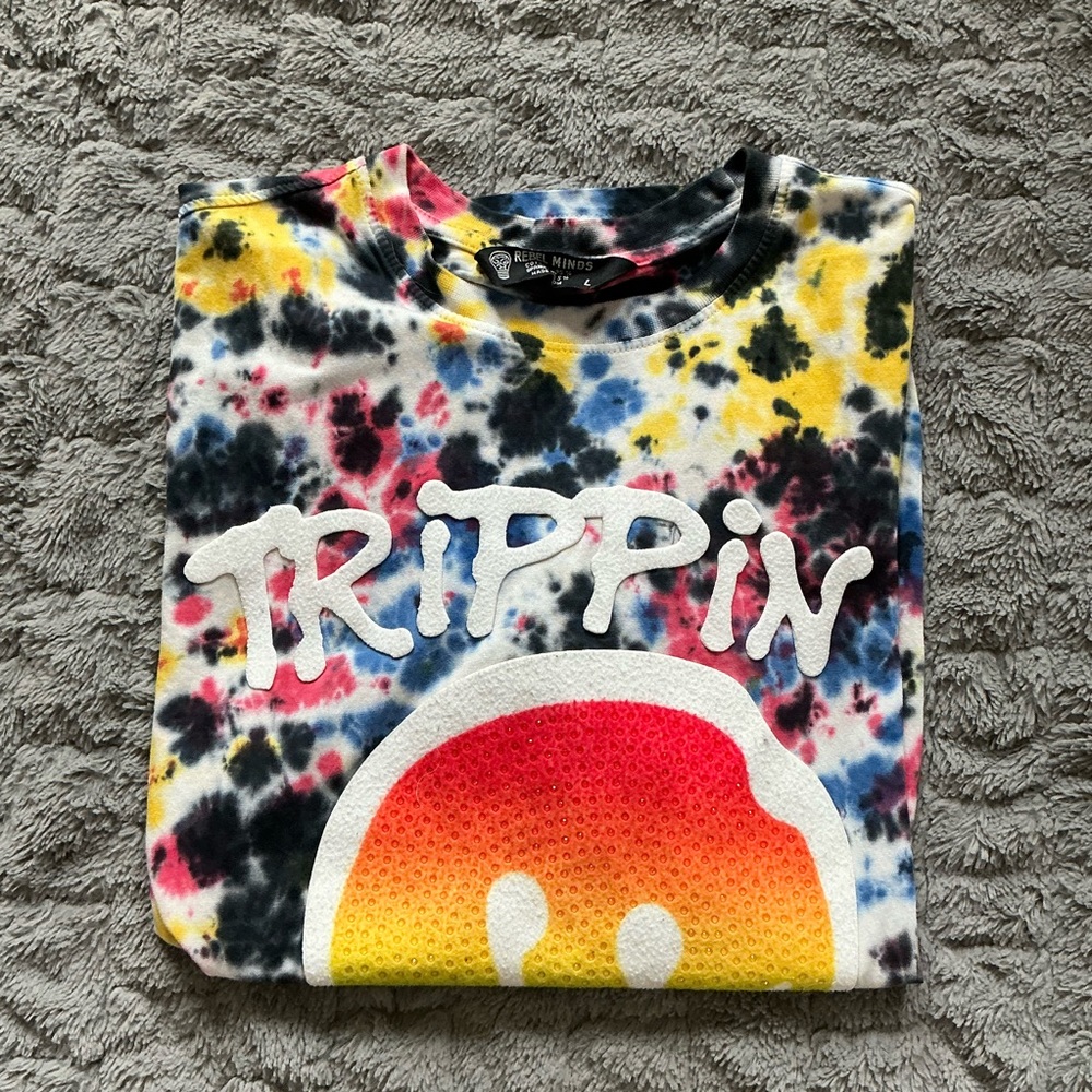 Yellow and Blue Tie-Dye Sweatshirt Vibrant Design